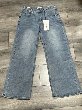 High-Rise Wide-Leg Jeans in Light Blue Denim